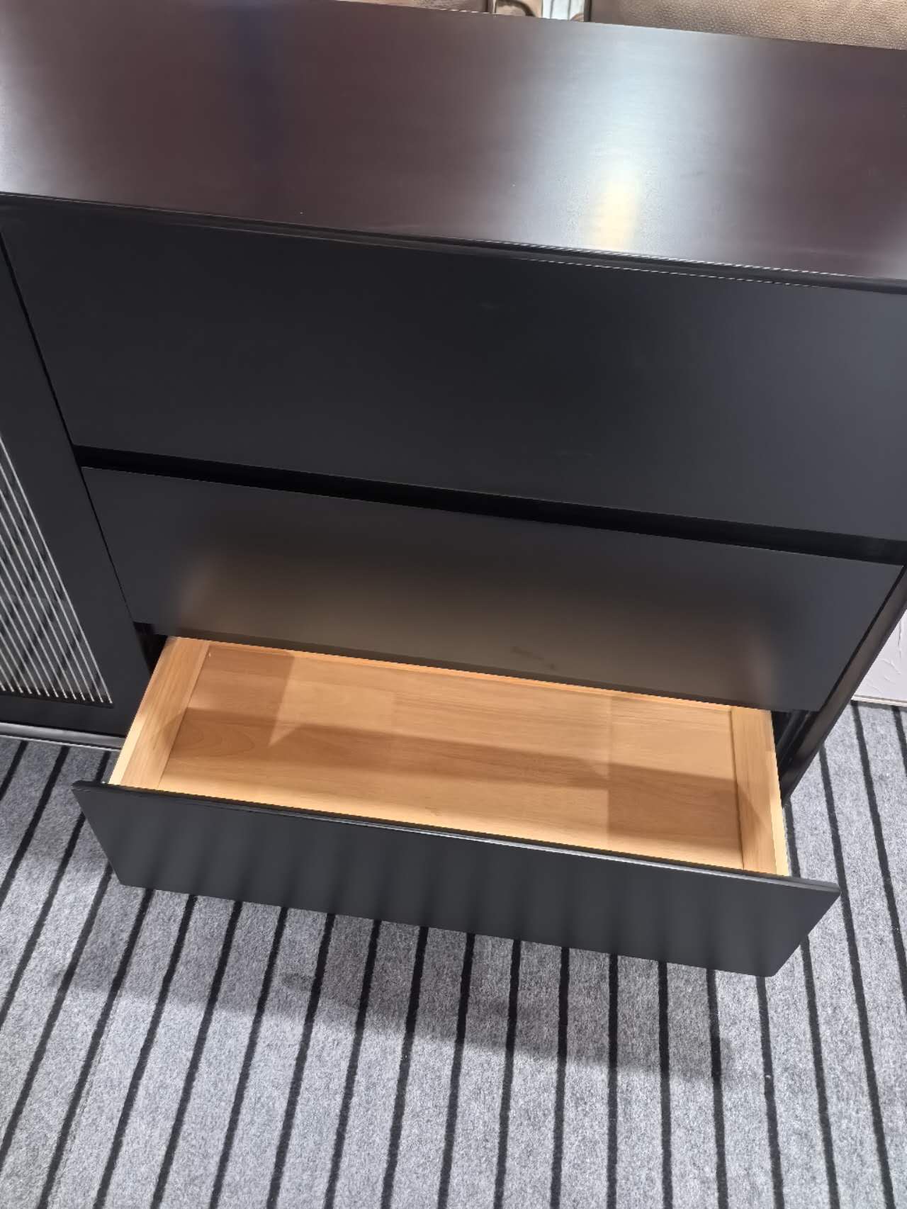 FABIO Italian Minimalist Style Black Enamel Sideboard with Fluted Glass, 160cm Entryway Cabinet | 7024