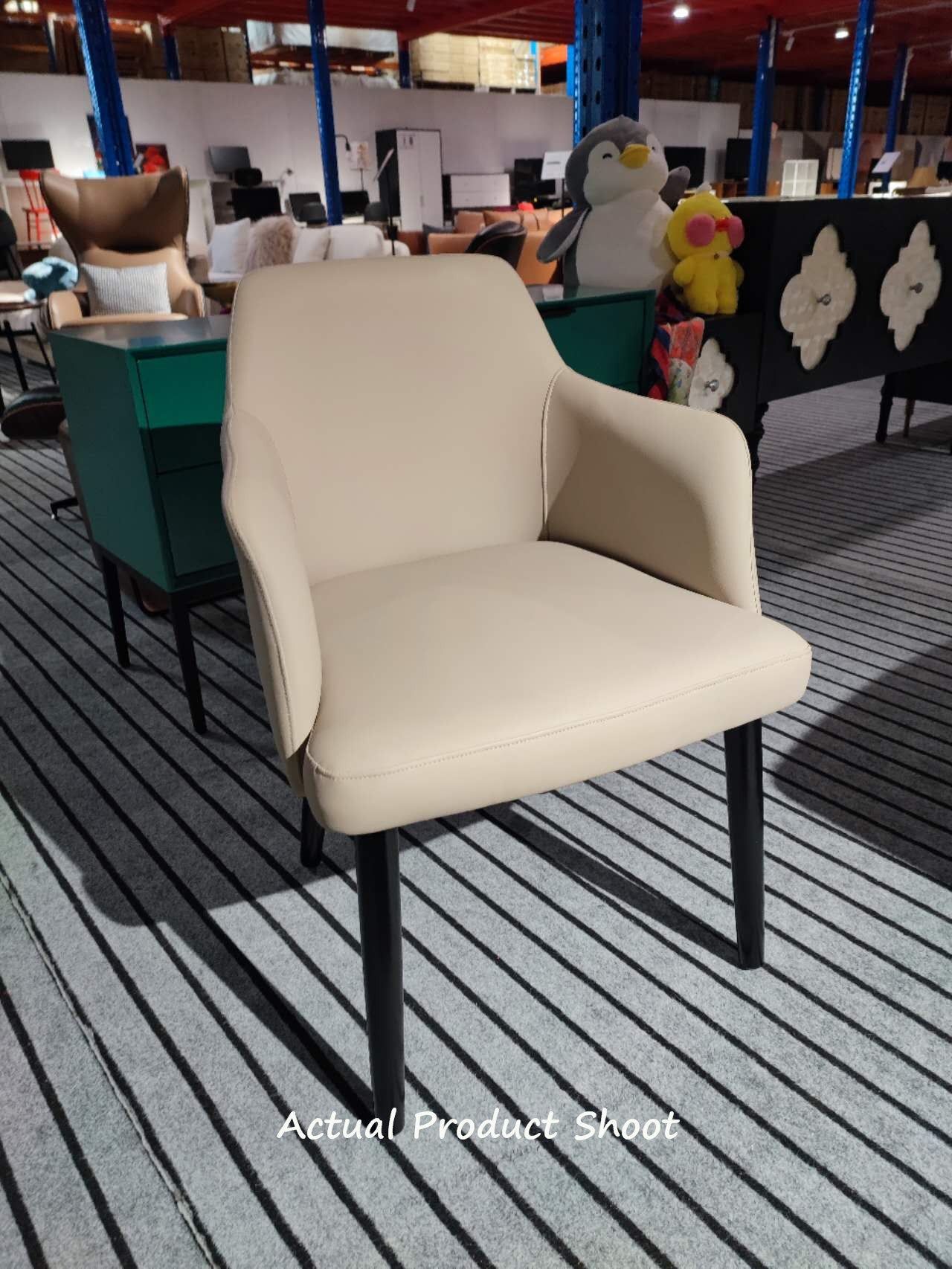 OSWALD High-Fiber Leather Dining Chair with Armrests | Comfort Edition | Modern Style | 4095