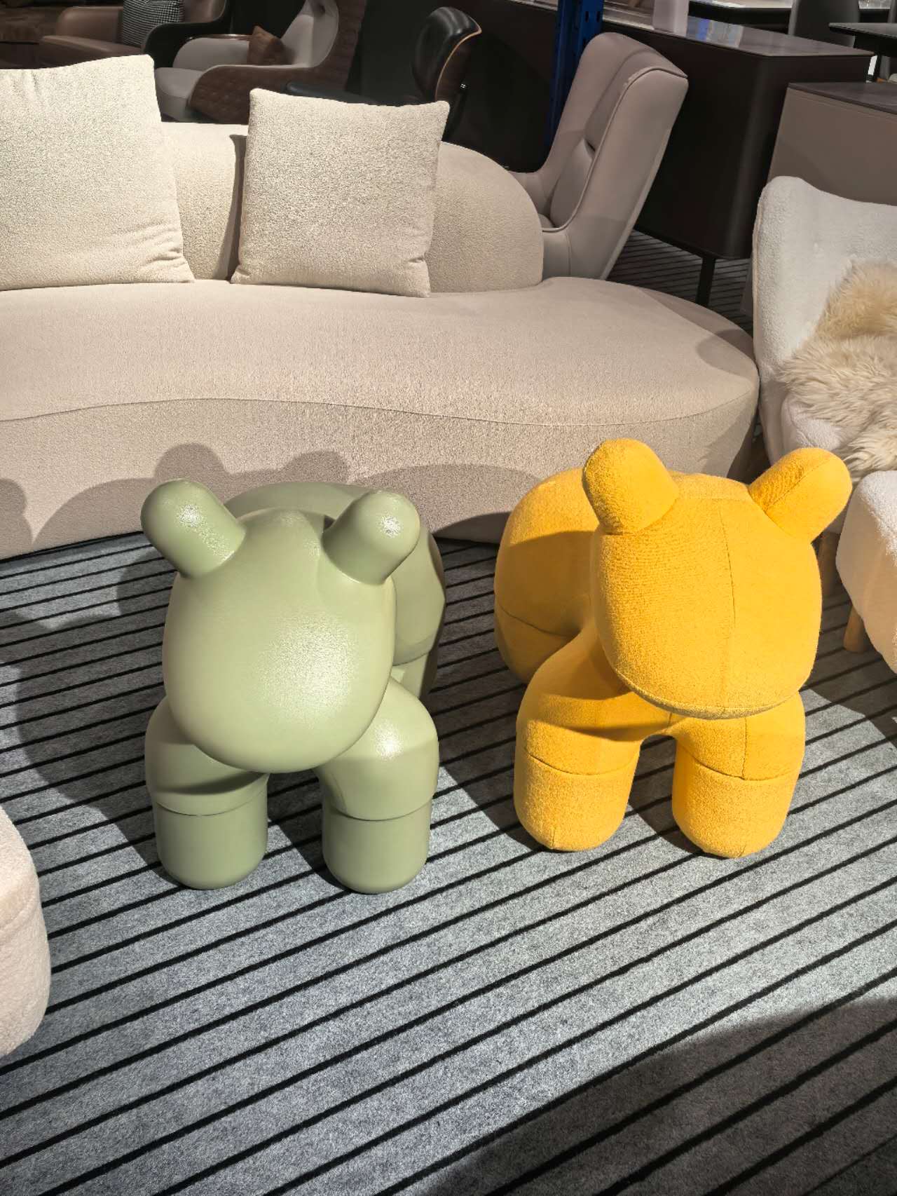 PONY – Trendy Pony-Shaped Stool | Nordic Design | Decorative Accent Piece |PONY-PE